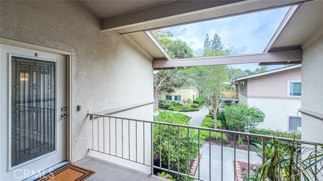 Detail Gallery Image 3 of 34 For 164 Avenida Majorca #Q, Laguna Woods,  CA 92637 - 2 Beds | 2 Baths