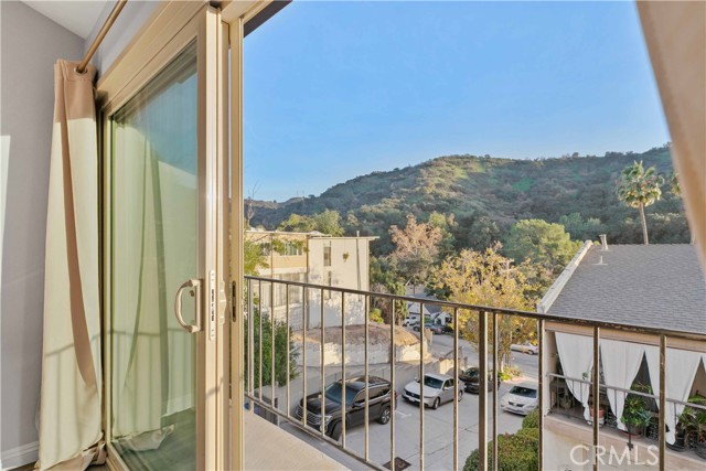 Detail Gallery Image 30 of 37 For 1881 Alpha Rd #8,  Glendale,  CA 91208 - 2 Beds | 3 Baths