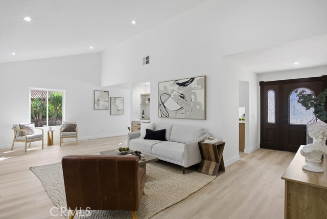 Detail Gallery Image 4 of 52 For 1069 Belleza St, Camarillo,  CA 93012 - 2 Beds | 2 Baths