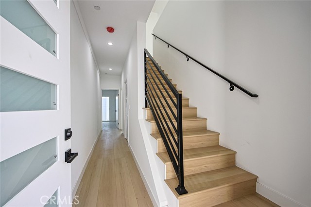 2402 S Cochran Avenue, Los Angeles CA: https://media.crmls.org/medias/313d3929-6897-44a4-8e75-bea2166839fb.jpg