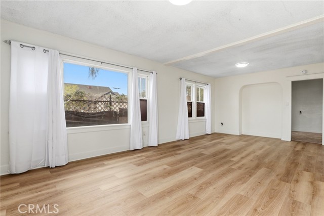 Detail Gallery Image 8 of 27 For 1159 W 54th St, Los Angeles,  CA 90037 - – Beds | – Baths