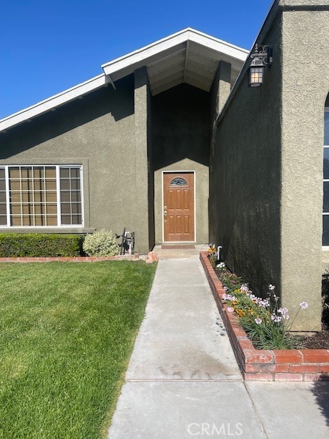 5674 Avenue Juan Bautista, Jurupa Valley CA: https://media.crmls.org/medias/313e05db-aa98-4d44-af71-f0d3ca072f18.jpg
