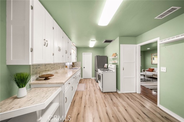 11692 Poes Street, Anaheim CA: https://media.crmls.org/medias/313ee56f-b9bb-4ec4-9881-c9737dd41681.jpg
