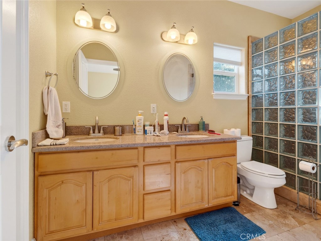https://media.crmls.org/medias/313f00d4-51a1-47a2-9c97-84a73fd85cb1.jpg?preset=X-Large