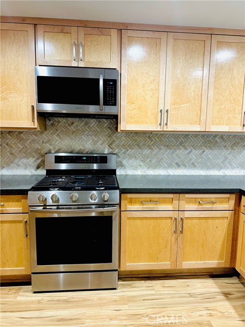 Detail Gallery Image 9 of 19 For 472 S Pixley St a,  Orange,  CA 92868 - 2 Beds | 2 Baths