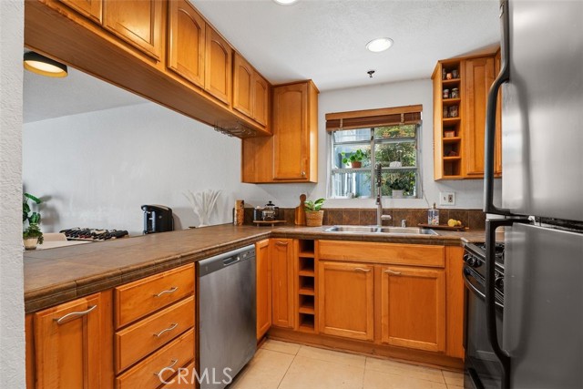 Detail Gallery Image 15 of 42 For 1100 Euclid Ave #108,  Long Beach,  CA 90804 - 2 Beds | 2 Baths