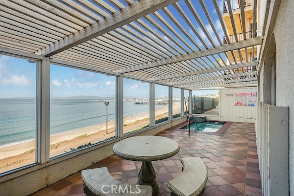 565 Esplanade, Redondo Beach, California 90277, 1 Bedroom Bedrooms, ,Residential,Sold,Esplanade,SB21248131