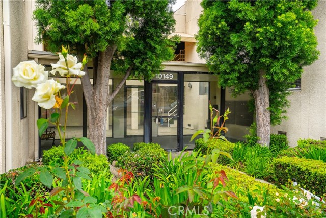 Detail Gallery Image 5 of 33 For 10149 Commerce Ave #8,  Tujunga,  CA 91042 - 2 Beds | 2 Baths