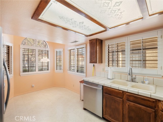 Detail Gallery Image 12 of 28 For 19033 Elm Dr, Apple Valley,  CA 92308 - 2 Beds | 2 Baths