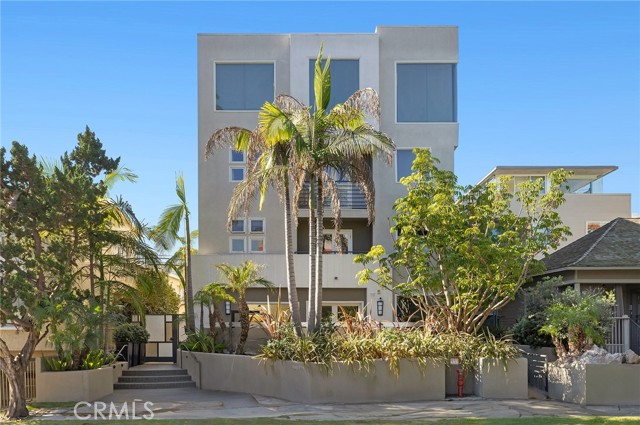 Detail Gallery Image 1 of 1 For 1018 2nd St #5,  Santa Monica,  CA 90403 - 2 Beds | 2/1 Baths