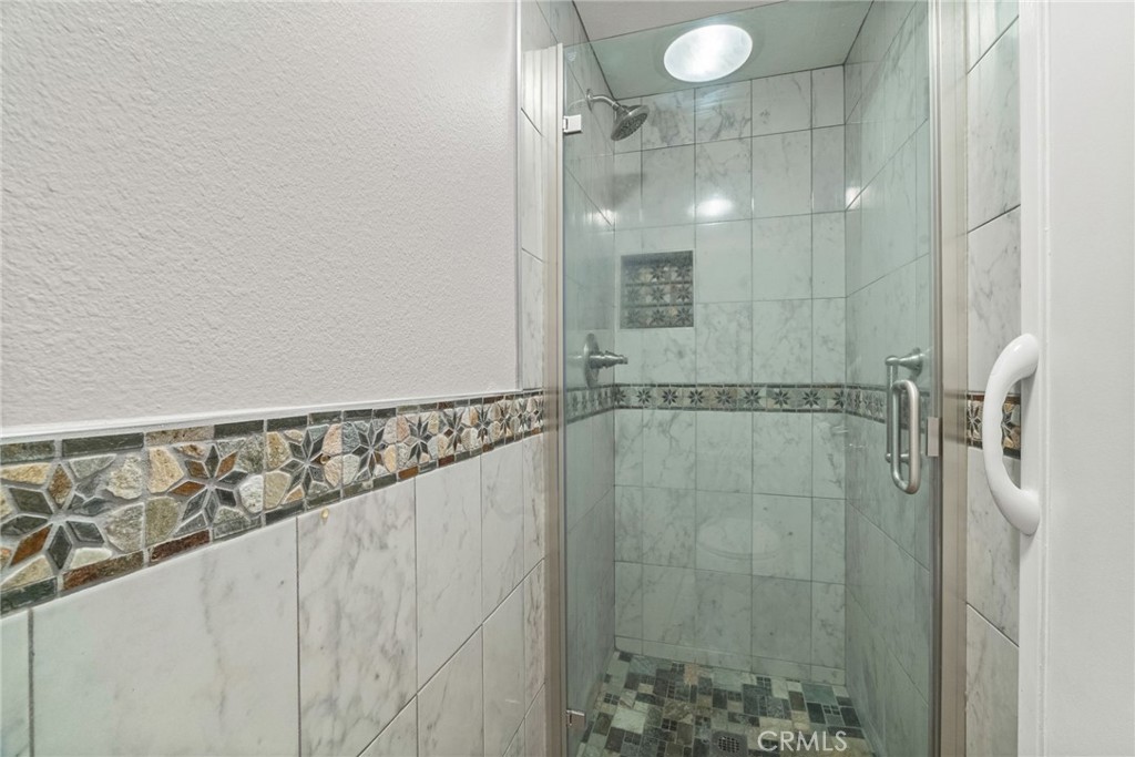 https://media.crmls.org/medias/31425bef-2f9c-4c88-9865-94c05ecde1ef.jpg?preset=X-Large