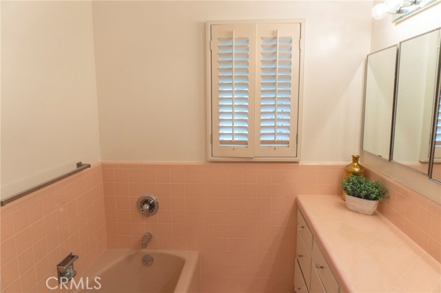 3101 E 2nd Street, Long Beach CA: https://media.crmls.org/medias/3142c9f4-e493-42b5-8691-7d60efd9b70a.jpg