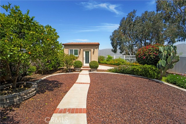 Detail Gallery Image 2 of 29 For 13256 Lost Trail Ct, Corona,  CA 92883 - 3 Beds | 2/1 Baths
