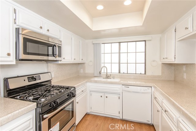920 Loma Drive, Hermosa Beach, California 90254, 3 Bedrooms Bedrooms, ,2 BathroomsBathrooms,Residential,Sold,Loma,SB17005195