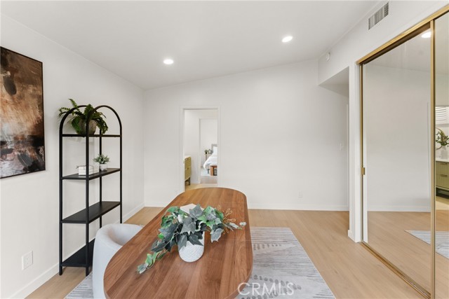 20217 Wells Drive, Woodland Hills CA: https://media.crmls.org/medias/3145bbe2-3908-4f05-a7e7-57fef2c7a601.jpg