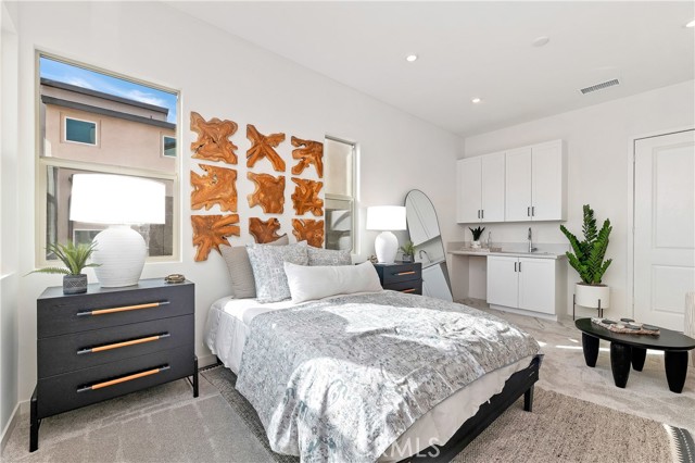 Detail Gallery Image 12 of 67 For 15800 Conservatory Dr, Fontana,  CA 92336 - 5 Beds | 4/1 Baths