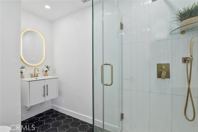 Detail Gallery Image 26 of 34 For 12635 Dorina Pl, Granada Hills,  CA 91344 - 5 Beds | 3/1 Baths
