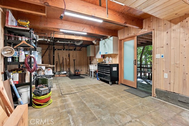813 Poe Court, Lake Arrowhead, CA 92352