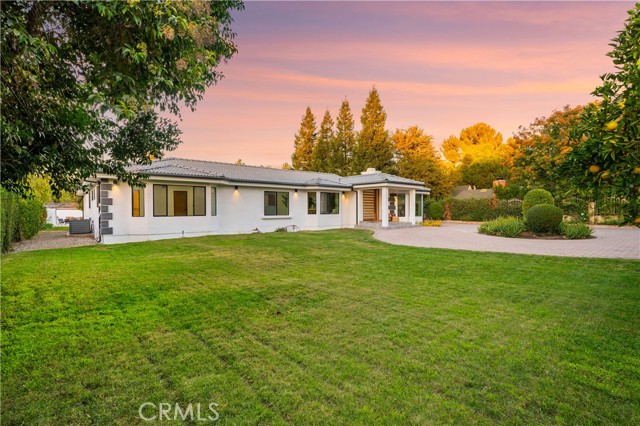 Detail Gallery Image 3 of 62 For 22901 Burbank Bld, Woodland Hills,  CA 91367 - 6 Beds | 4/1 Baths