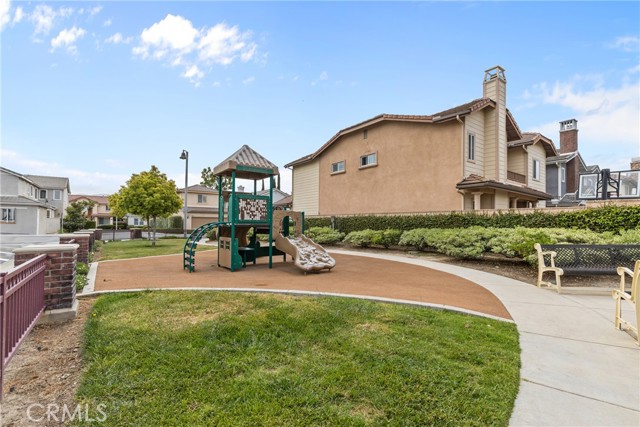 Detail Gallery Image 28 of 32 For 2535 Canterbury Ln, Simi Valley,  CA 93063 - 4 Beds | 2/1 Baths