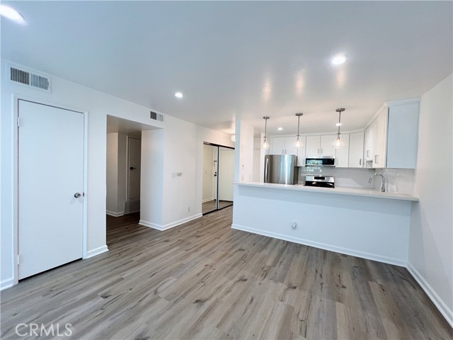 Detail Gallery Image 7 of 26 For 1940 N Highland Ave #25,  Los Angeles,  CA 90068 - 2 Beds | 2 Baths