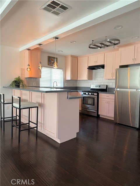 Detail Gallery Image 2 of 5 For 6431 Roble, Los Angeles,  CA 90042 - 3 Beds | 2 Baths