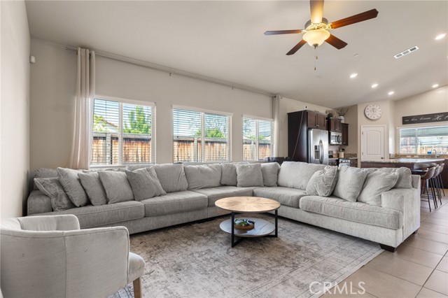 Detail Gallery Image 6 of 44 For 9500 Laurelwood Ct, Shafter,  CA 93263 - 4 Beds | 2 Baths