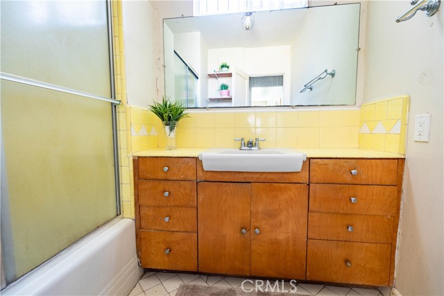 519 Nectarine Street #2, Inglewood, CA, 90301 519 Nectarine Street #2, Inglewood, CA, 90301