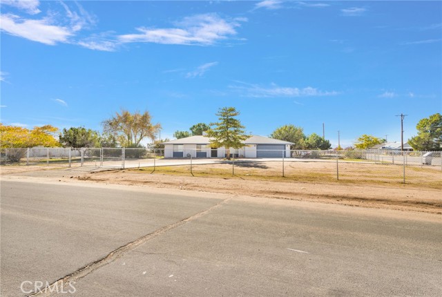 Detail Gallery Image 5 of 40 For 16757 Danbury, Hesperia,  CA 92345 - 3 Beds | 2 Baths