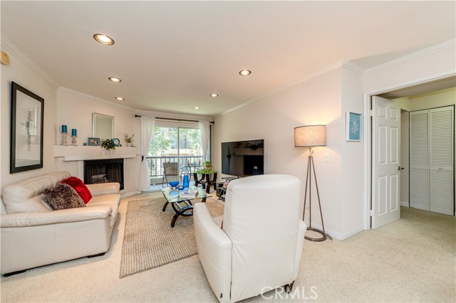 Detail Gallery Image 4 of 36 For 21450 Burbank Bld #211,  Woodland Hills,  CA 91367 - 2 Beds | 2 Baths