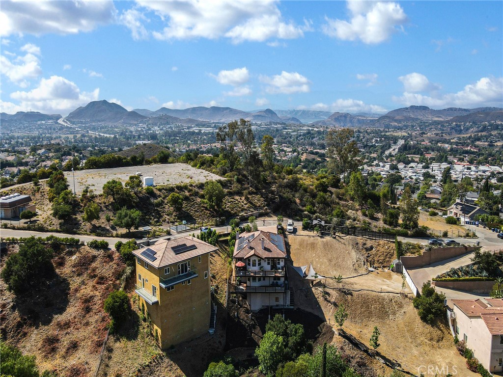 https://media.crmls.org/medias/314fe61c-52c0-49f6-9032-721754463127.jpg?preset=X-Large