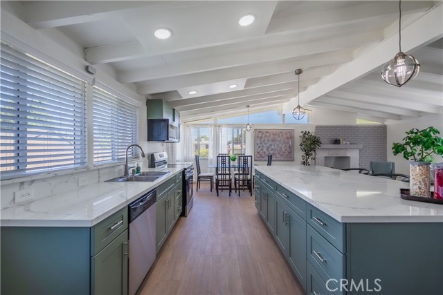 Detail Gallery Image 13 of 36 For 221 S Mall Way, Anaheim,  CA 92804 - 3 Beds | 2 Baths