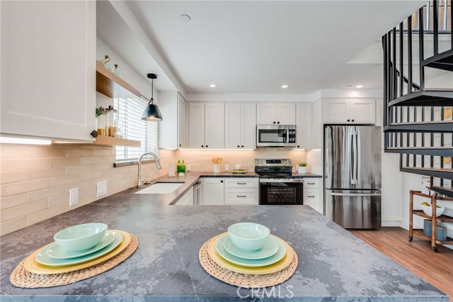 Detail Gallery Image 13 of 30 For 127 E Foothill Bld a,  Glendora,  CA 91741 - 1 Beds | 1 Baths