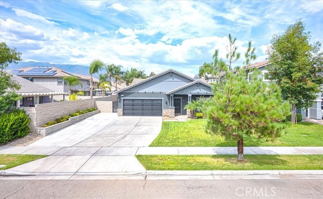 Detail Gallery Image 1 of 33 For 16212 Star Crest, Fontana,  CA 92336 - 4 Beds | 2 Baths
