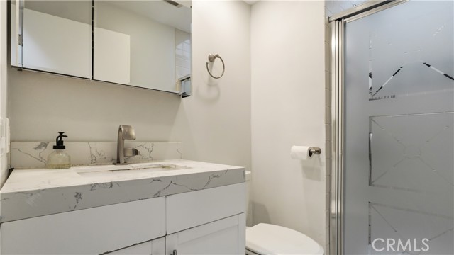 Detail Gallery Image 22 of 32 For 14256 Victory Bld #3,  Van Nuys,  CA 91401 - 2 Beds | 2 Baths