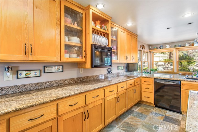 Detail Gallery Image 16 of 68 For 1053 Devore Rd, San Bernardino,  CA 92407 - 3 Beds | 3/1 Baths