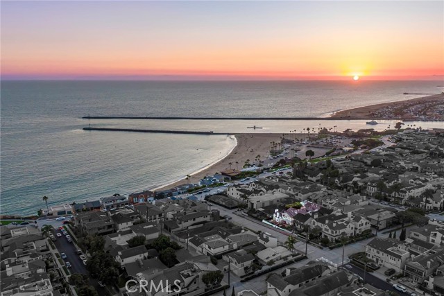 215 Marigold Avenue, Corona del Mar CA: https://media.crmls.org/medias/31537d39-cc07-4d23-b8f9-49b2d02591d6.jpg