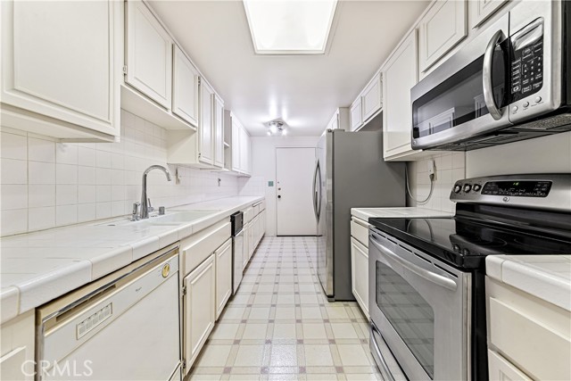 321 N Oakhurst Drive, Beverly Hills CA: https://media.crmls.org/medias/3154c88d-b7ba-4b3a-893b-90995ab5e44d.jpg