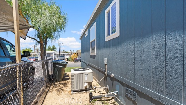 300 Ellis Street, Lake Elsinore CA: https://media.crmls.org/medias/3155929a-6eae-4405-82d1-27df81e8b7d3.jpg