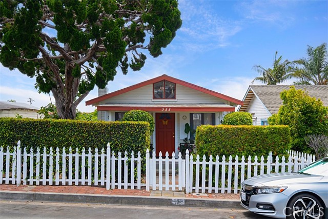 555 Through Street, Laguna Beach CA: https://media.crmls.org/medias/3155f2c1-ae7b-480c-ad2a-771274c41e63.jpg