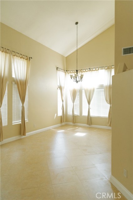 Image 6 of 37 For 852 Saint James Drive