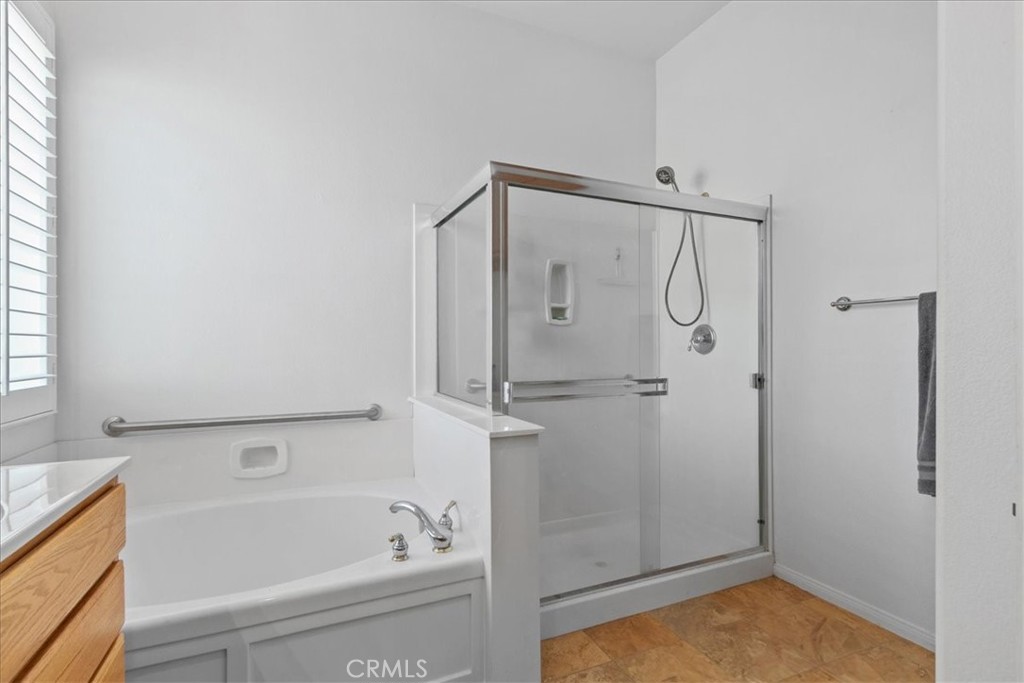 https://media.crmls.org/medias/31565391-785c-444d-b149-65b39585d520.jpg?preset=X-Large