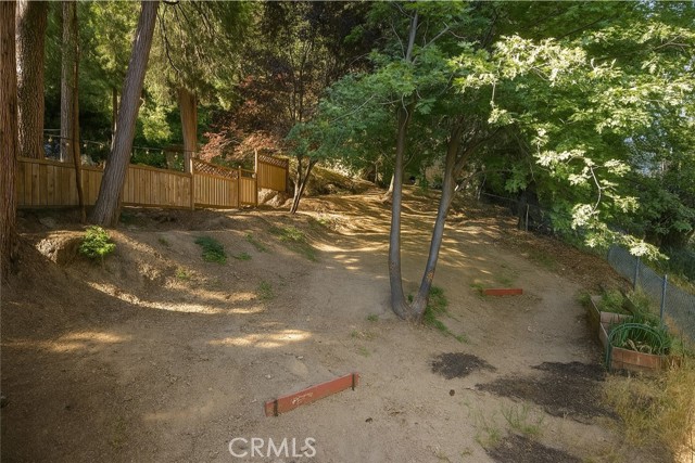 23690 Hillside Drive, Crestline CA: https://media.crmls.org/medias/315719e7-a7a4-4809-9d2f-62489e125ae4.jpg