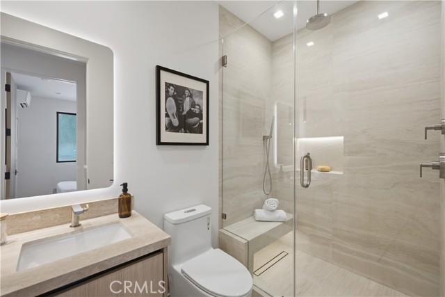 22518 Burbank photo 44