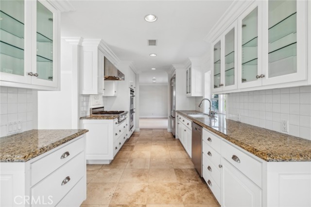 Detail Gallery Image 9 of 25 For 2820 Lighthouse Ln, Corona Del Mar,  CA 92625 - 4 Beds | 2/1 Baths