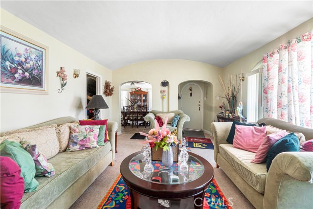 8020 Mckinley Avenue, South Gate CA: https://media.crmls.org/medias/31581d3c-cd97-4373-977d-9f8aab7601de.jpg