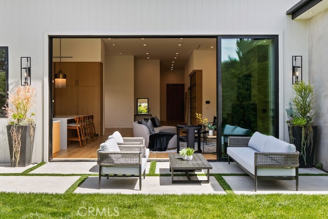 5727 Cahill Avenue, Tarzana CA: https://media.crmls.org/medias/31584191-7e7f-4131-8182-ecb89a06292d.jpg