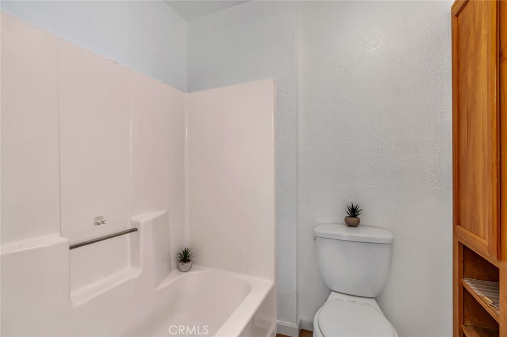 https://media.crmls.org/medias/3159213e-86a2-4953-9968-abef6ab563fa.jpg?preset=X-Large