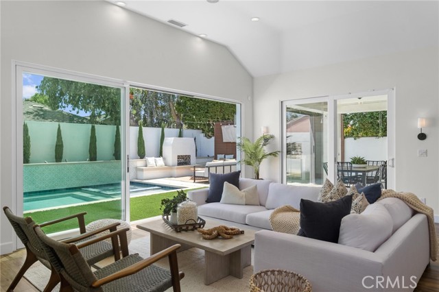 7938 Kenyon Avenue, Los Angeles CA: https://media.crmls.org/medias/31597ddd-886f-4b3b-8c9a-e0f2dc1a323b.jpg