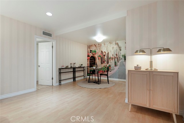 Detail Gallery Image 4 of 38 For 605 N Louise St #106,  Glendale,  CA 91206 - 2 Beds | 2 Baths